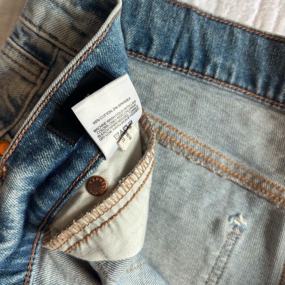 Express Women’s High Waisted Light Wash Pleated Relaxed Wide Leg Jeans - Picture 3 of 6